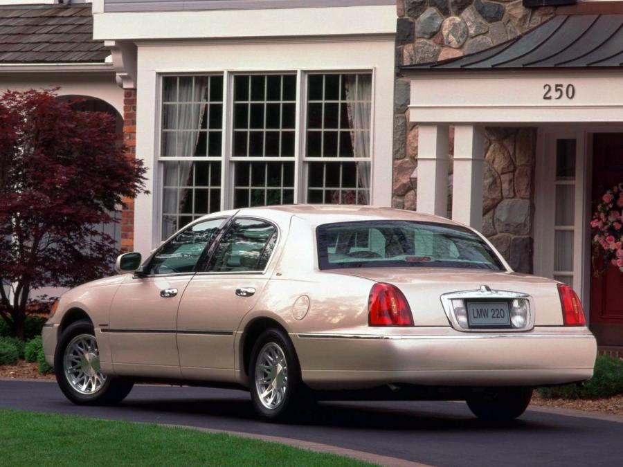  Lincoln Town Car 1998 года  (фото 24 из 77)